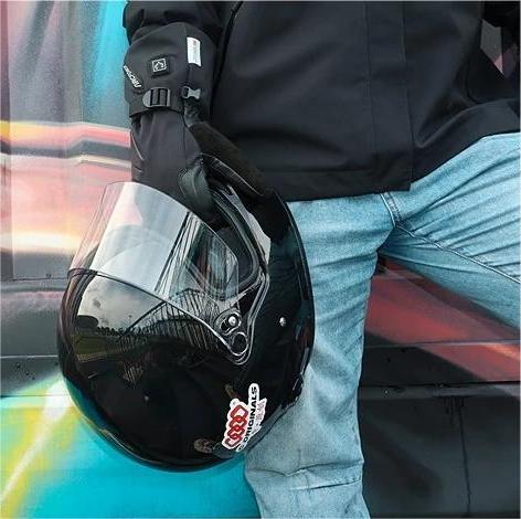 Top Heated Gloves for Motorcycling: Staying Warm on the Road - Arcfomor®