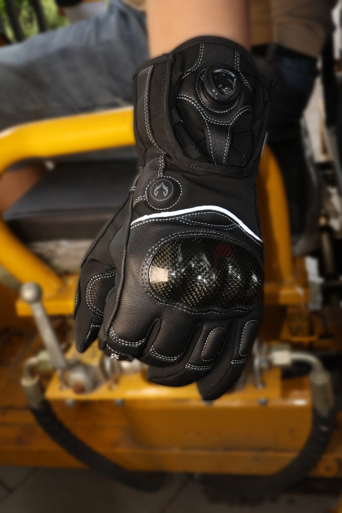 This picture shows the Arcfomor brand Onyx heated gloves outdoors, which look good and keep you warm excellently!