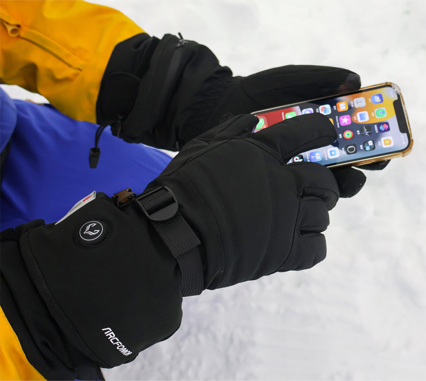 This picture shows in detail how comprehensive and comfortable these heated gloves from Winter Shield are in the winter and how they can keep your hands warm!